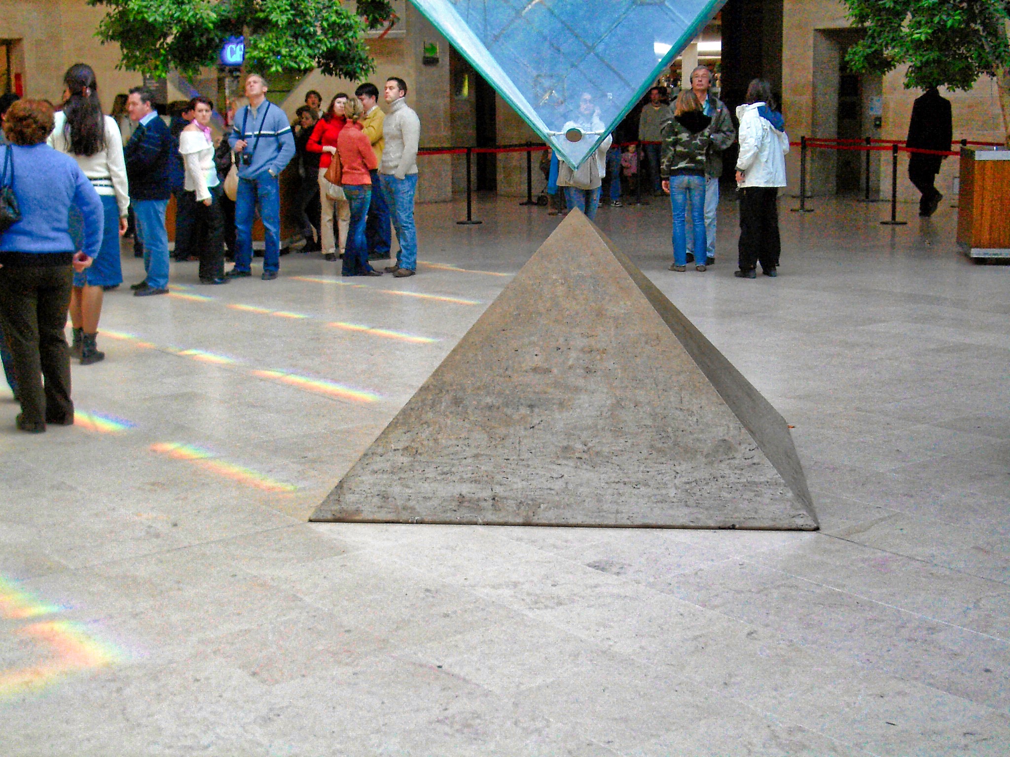 La Pyramide Inversée du Louvre