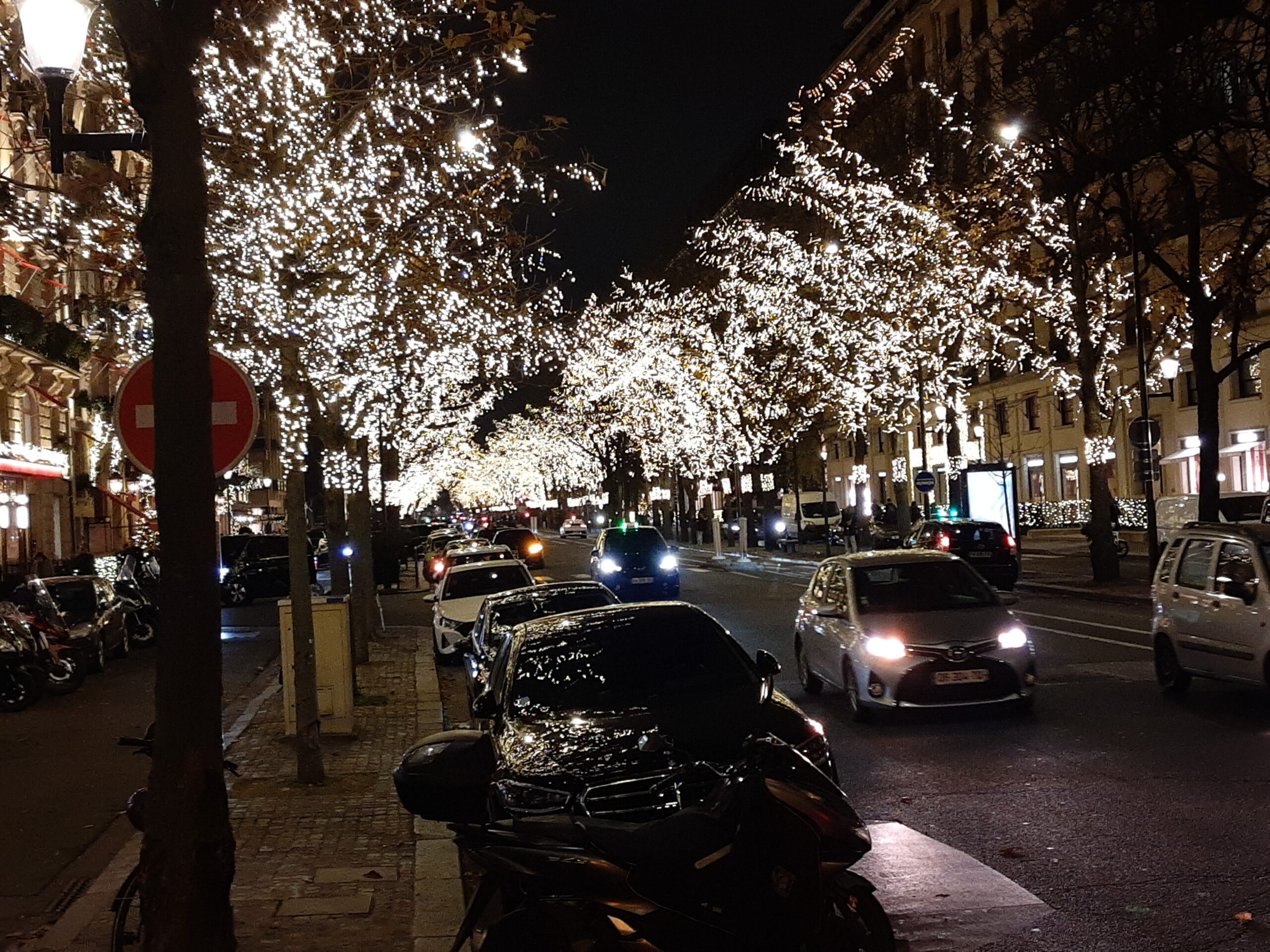 Les Champs-Élysées – Triangle d’Or